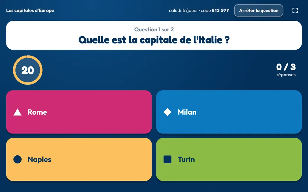 Écran projeté d'un quiz en direct : la question, le minuteur, le nombre de réponses et quatre réponses en couleurs